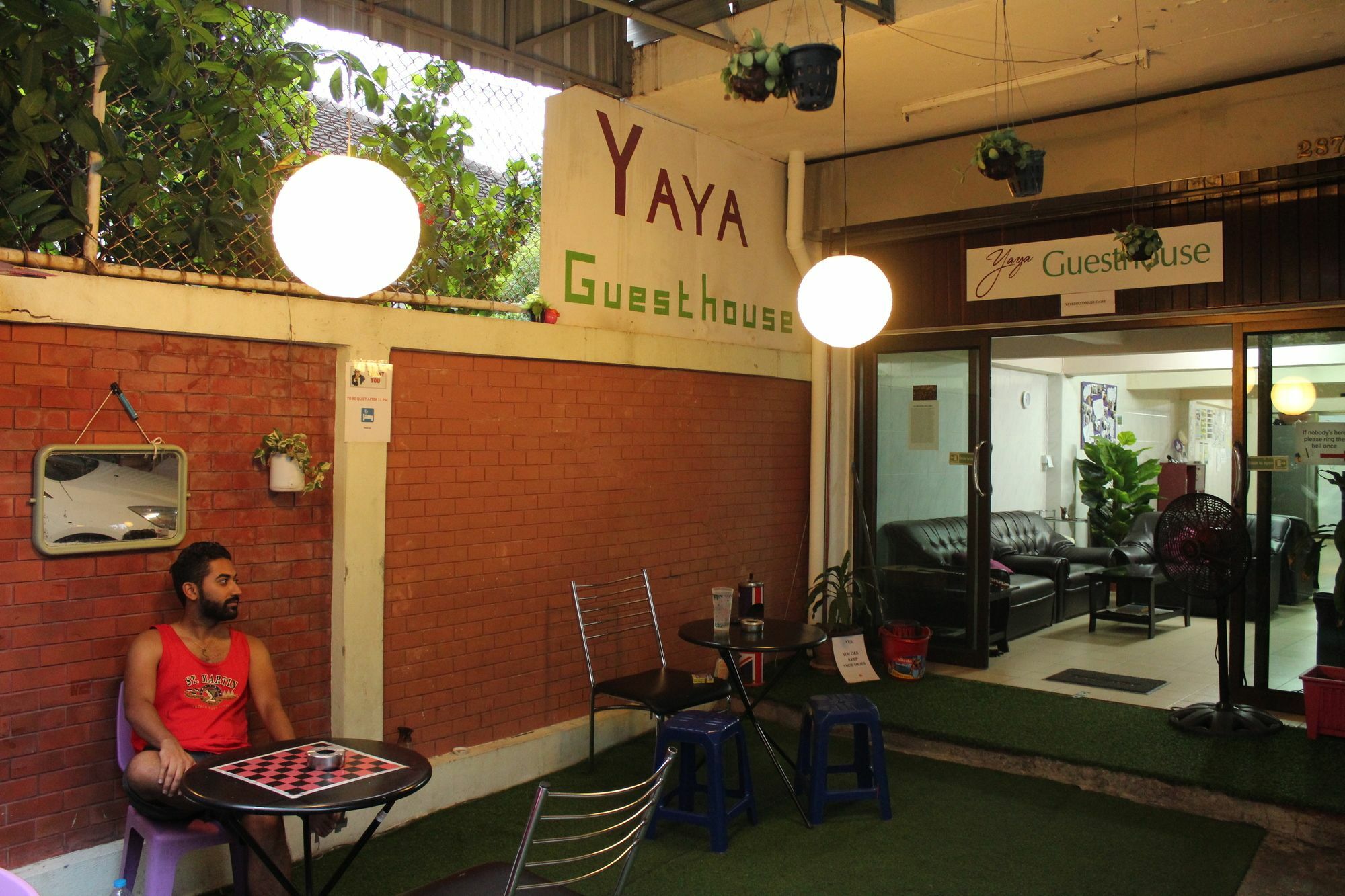 Yaya Guesthouse กรุงเทพมหานคร ภายนอก รูปภาพ